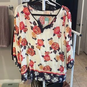3/4 sleeved light weight floral top NWT